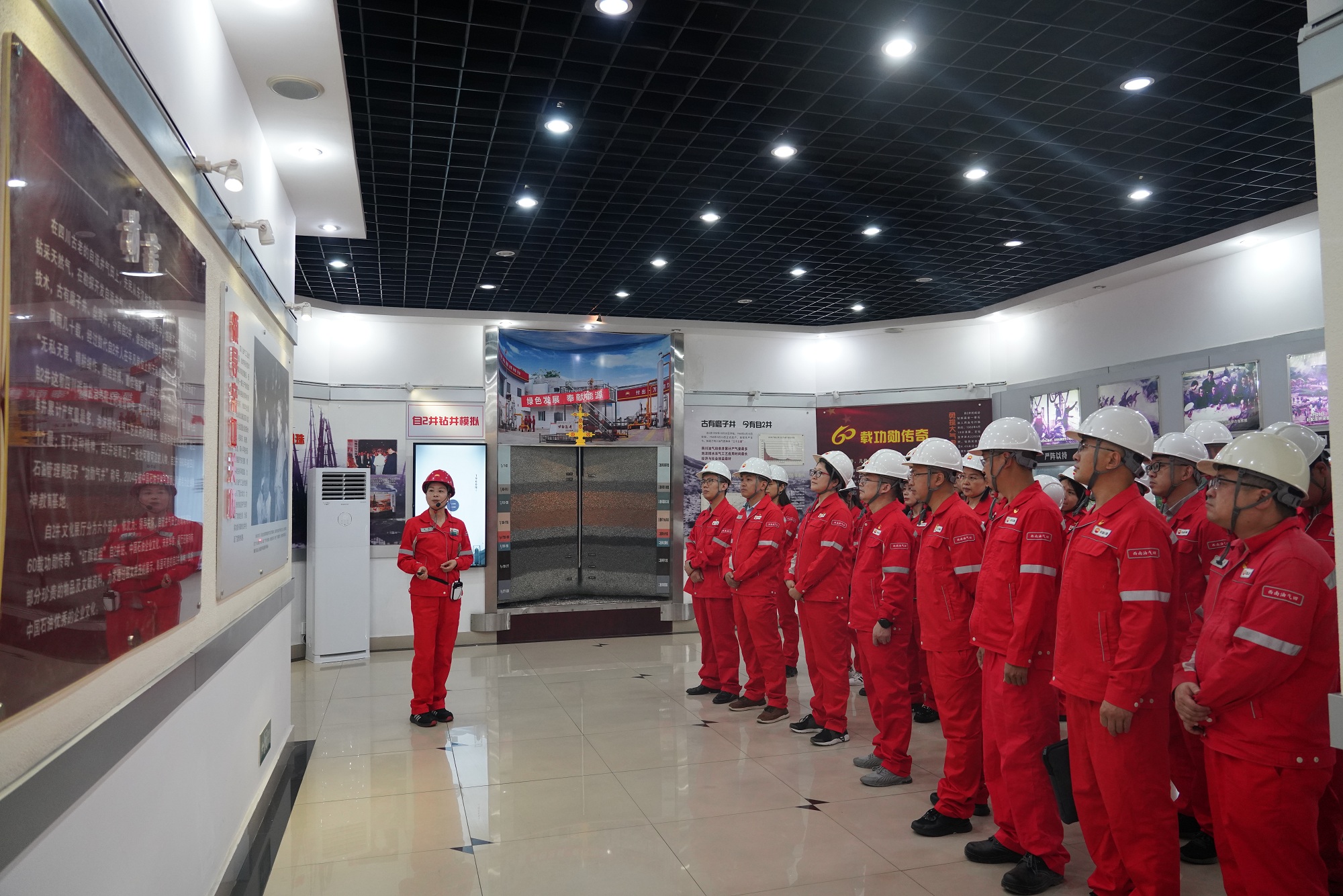2024.4.30工程院機(jī)關(guān)黨支部聯(lián)合圣諾公司黨支部開(kāi)展“服務(wù)基層到一線 黨員建功促生產(chǎn)”主題黨日活動(dòng)-2-2000.jpg
